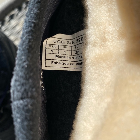 UGG Kids Faux Sherpa Top Insulated Liner Waterproof Winter Snow Boots Size 2 - Picture 7 of 8